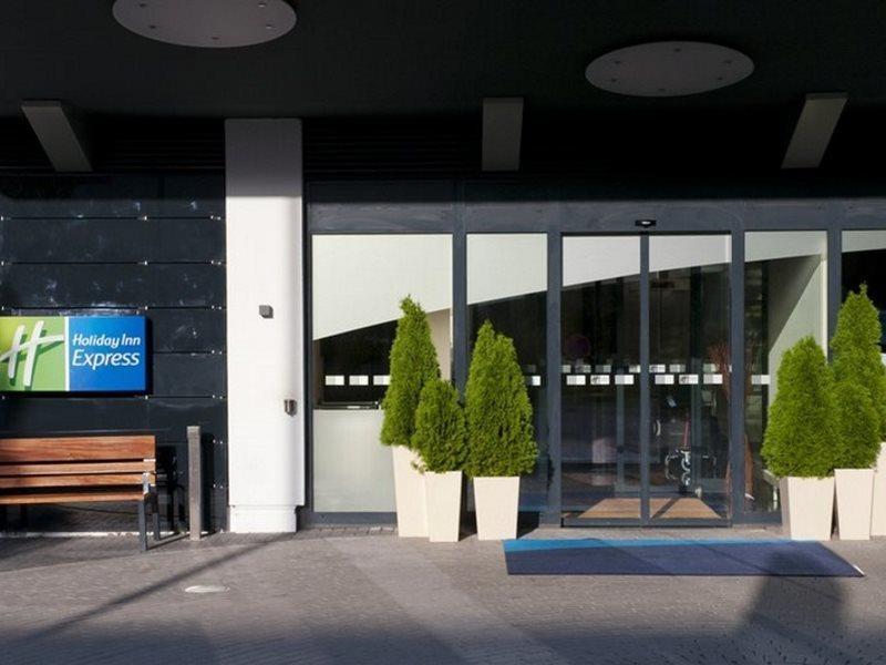 Holiday Inn Express Stuttgart Airport, An Ihg Hotel Ляйнфельден-Ехтердінген Екстер'єр фото